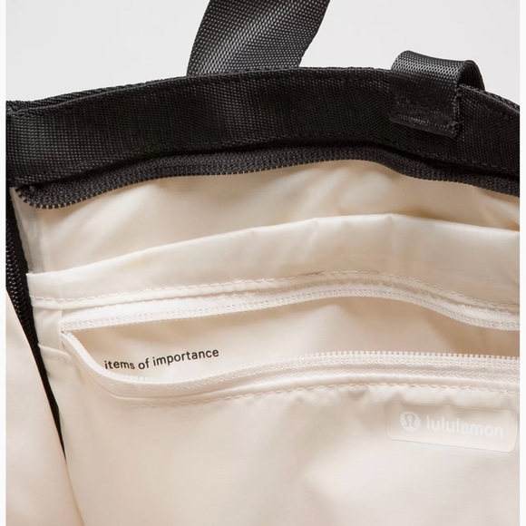 Lululemon Racket Bag 19L - Picture 3 of 3